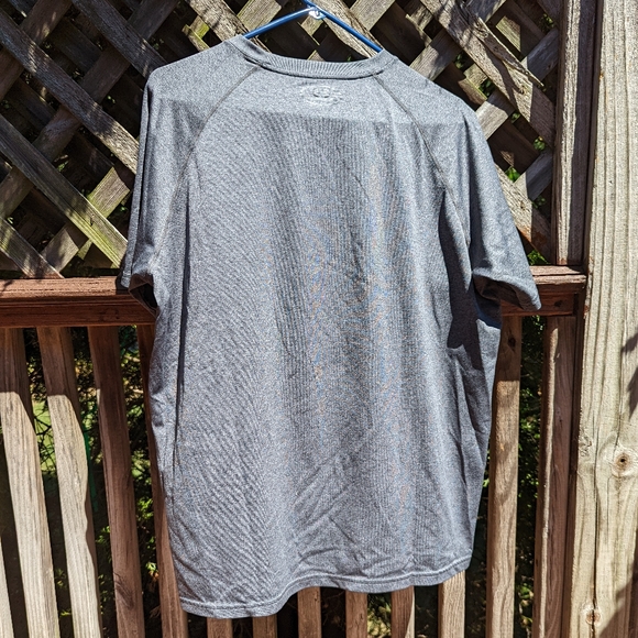 Under armour t-shirt - Picture 3 of 3